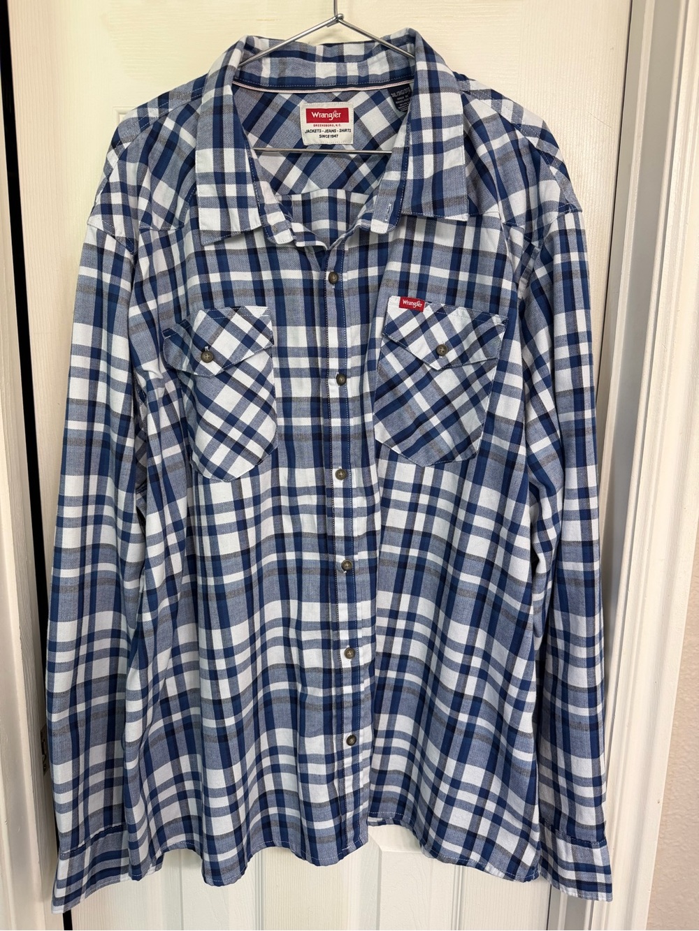 Wrangler Blue-White Plaid Long-sleeve Button Up